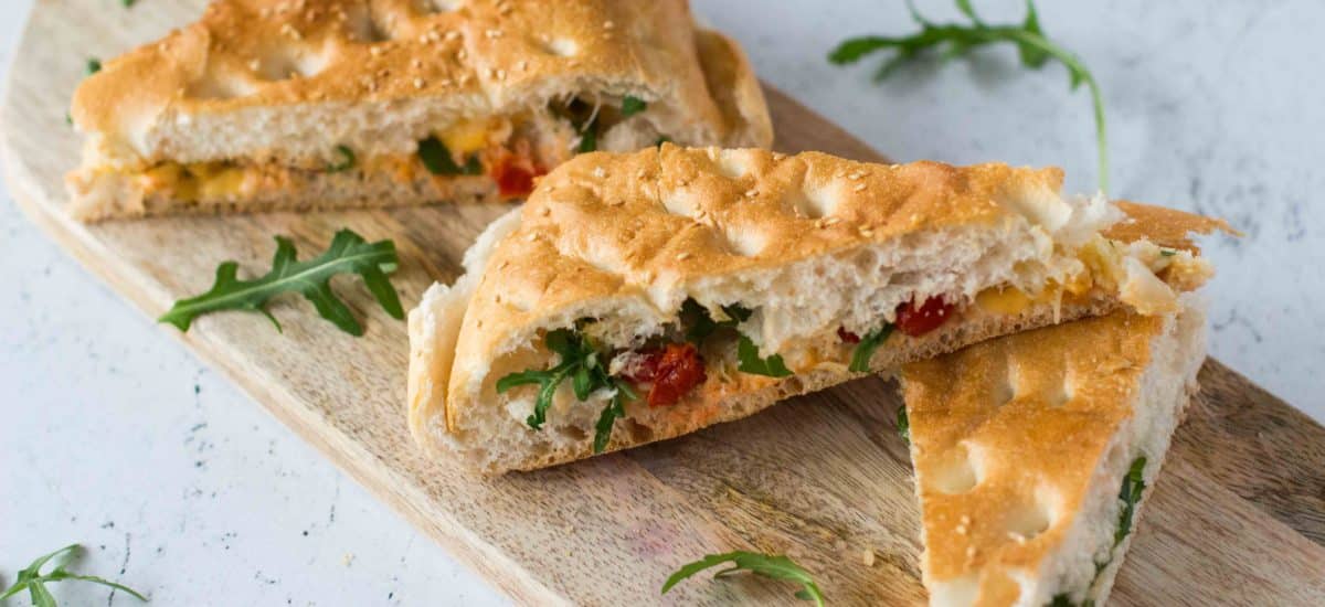 turks brood met zongedroogde tomaten